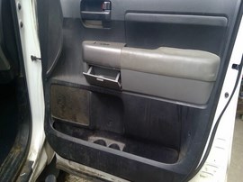 2013 TOYOTA TUNDRA, WHITE, EXTD CAB, 5.7L, AT. 2WD.   Z26492